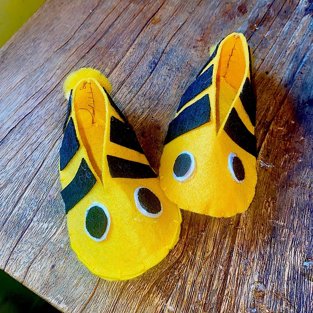 Handmade newborn baby booties bumblebees new never worn